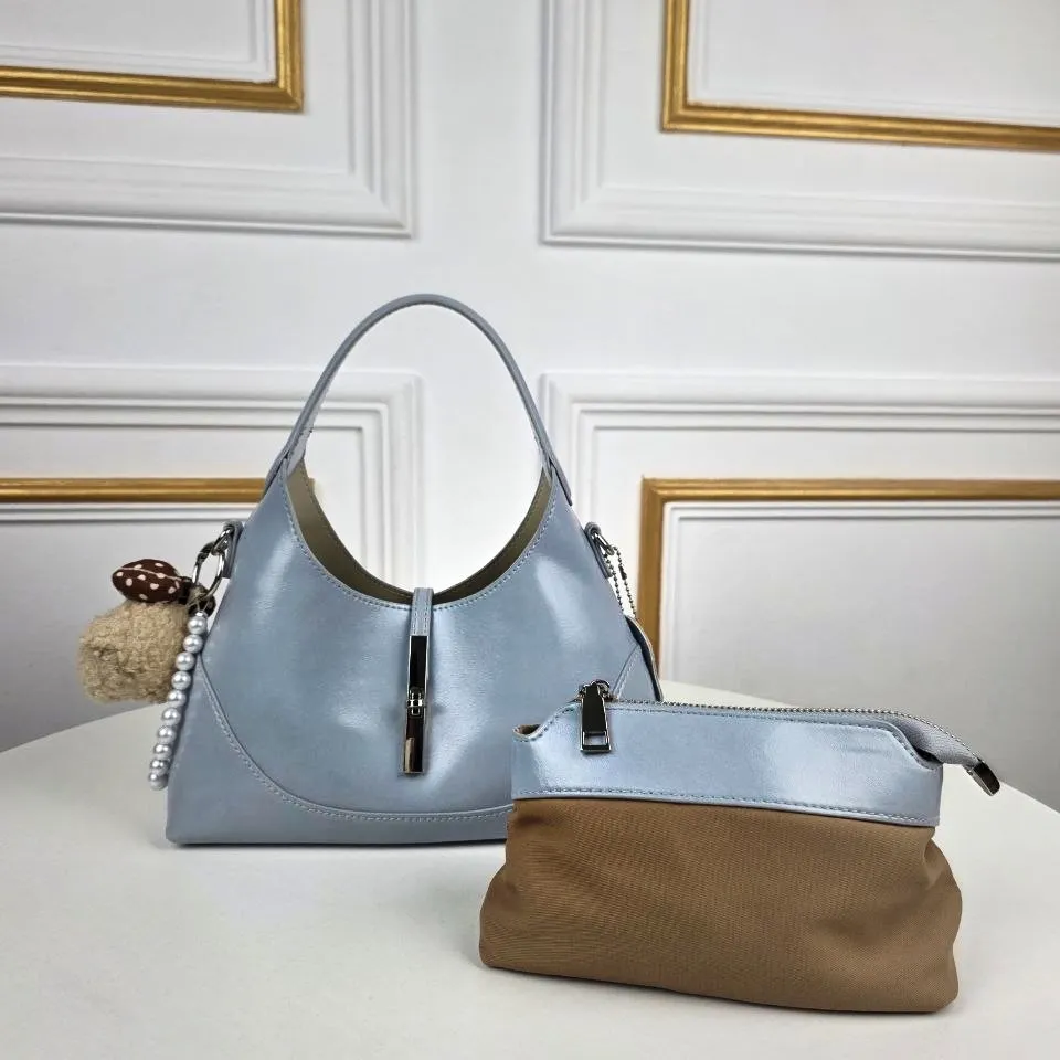 Zərif metal detallı mavi hobo çanta 1